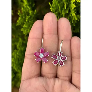 Pendientes de Plata 925 con Rubí Natural en Forma de Gota y Diseño Floral con Baño de Oro para Bodas - Product Image 1