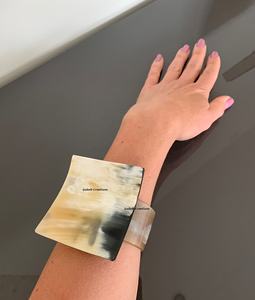 Brazalete de cuerno de búfalo natural Brazalete ancho pulido hecho a mano para colecciones de joyería de moda unisex, Bohemia y étnica - Product Image 2