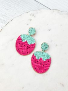 Boucles d'oreilles en perles traditionnelles faites à la main avec broderie - Product Image 1