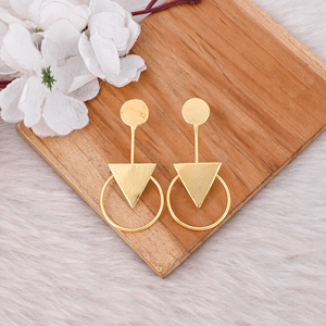 Pendientes de Botón Minimalistas de Latón Chapado en Oro al por Mayor, Diseño Étnico Etéreo para Bodas, Compromisos y Fiestas - Perfectos y a la Moda - Product Image 1