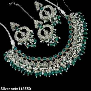 El último diseñador exclusivo de moda, diseño de flores ovaladas pesadas, colección de joyas y pendientes con tachuelas de Kundan y perlas para mujer - Product Image 4