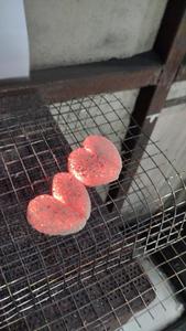 Article numéro un le plus vendu Briquettes de charbon de bois de coquille de noix de coco en motif de cœur Original de Cocoriki Briket à faible teneur en cendres - Product Image 5