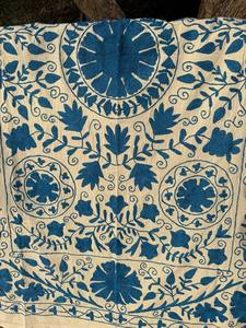 Colcha Suzani Bordada a Mano Colorida – Colcha Estilo Uzbeko, Manta de Algodón Floral, Decoración Boho para Dormitorio y Habitación de Invitados - Product Image 2