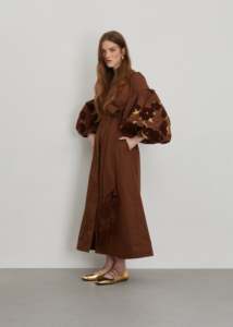 ชุดเดรสคาฟตันผ้าลินินสีน้ำตาลสุดหรูพร้อมชุดเดรสแขนบอลลูนปักสีแดงและสีทองมีเข็มขัดประดับพู่ที่สง่างามสำหรับผู้หญิงชุดเดรสแม็กซี่โบฮีเมียน - Product Image 3