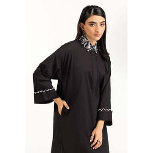 ชุดเซ็ตผู้หญิงลำลองลายริ้วปักลาย ผ้าเครปสีดำ เสื้อแขนสามส่วน กางเกงขายาว ชุดสองชิ้น 2 ชิ้น - Product Image 1