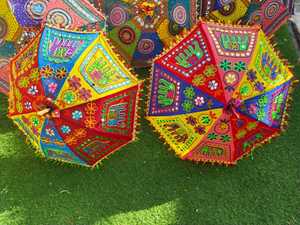 Motifs de broderie parapluies Rajasthani parure Haldi Mehendi toile de fond décoration montage mural concepteur parapluie pour mariage - Product Image 3