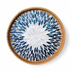 Bandeja Decorativa Hecha a Mano de Ratán Bohemio con Incrustaciones de Concha de Nácar, Diseño Flexible, Natural y Ecológico, para Mesa de Hogar, Vietnam - Product Image 1