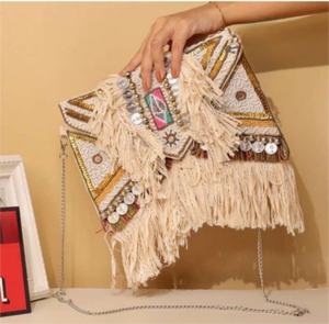 Boho Lace & Coin Fringe Clutch Sac à bandoulière ethnique artisanal avec dentelle, paillettes et perles Sac à bandoulière bohème élégant - Product Image 3