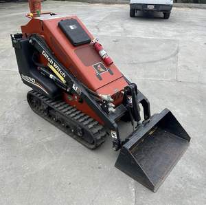 Mini-chargeuse compacte d'occasion Ditch Witch SK650/SK1550 de 2007 avec moteur Kubota et pompe à engrenages haute performance pour un fonctionnement optimal - Product Image 1