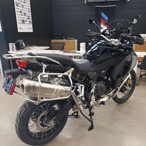 มอเตอร์ไซค์ใหม่ปี 2026 F 900 GS Adventure สีดำเมทัลลิก ผ่านการรับรองและตรวจสอบแล้ว - Product Image 2