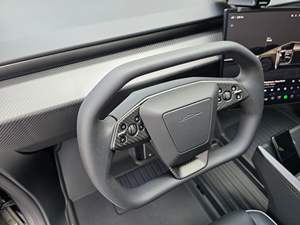 Cybertruck 2024 de 600 hp con motor dual y tracción en las cuatro ruedas, Cyber Tent incluida - Product Image 5