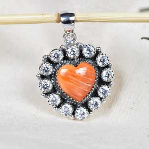 Orange Oyster Turquoise Cluster Fantaisie Pierre Naturelle À La Main Coeur Collier Charmes 925 Argent Unisexe 16 Pouces Chaîne Réglable - Product Image 1