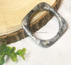 Brazalete de resina epoxi de moda de Venta caliente Diseño estándar Brazalete de tendencia Joyería para todas las ocasiones - Product Image 5