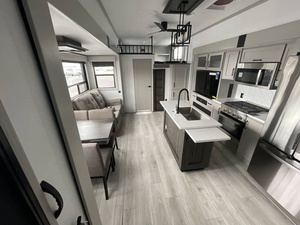 Venta al por mayor: Nuevo y económico 2025 KeystoneS Montana High Country 381TB - Product Image 5