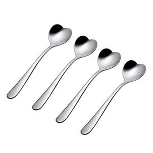 Ensemble de couverts en acier inoxydable de qualité supérieure 4 pièces fabriqués à la main avec des caractéristiques écologiques uniques en coeur argenté de style américain - Product Image 1