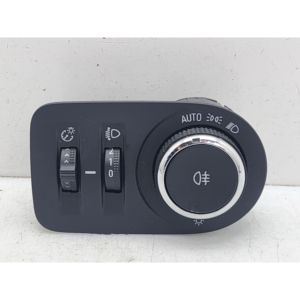 Interrupteur de commande d'éclairage OPEL Crossland Série 39208052 (17>) - Product Image 1