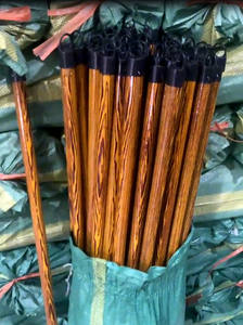 Manche de balai en bois pour balai ou serpillière, outil de nettoyage avec revêtement PVC imitation bois, directement de l'usine +84 961 633 908 - Product Image 3