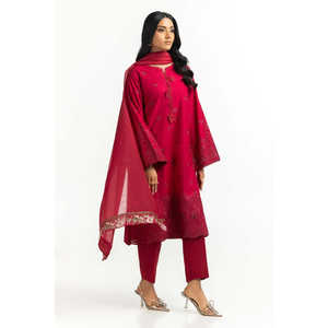 Dupatta brodé en polyester rouge pour femme, imprimé floral, en tissu organza fabriqué à partir de fibres de polyester durables - Product Image 3