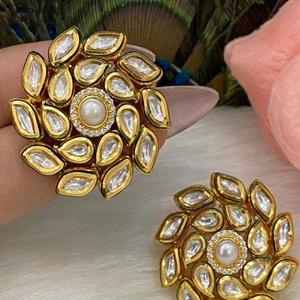 Hermosos y elegantes pendientes Kundan, Pendientes chapados en oro de la mejor calidad para mujer, ropa moderna, ropa de boda para mujeres y niñas - Product Image 1