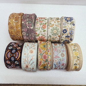 Fleurs sur mesure brodées en plusieurs modèles différents et également dans des conceptions ethniques à des fins diverses dans différentes tailles - Product Image 6