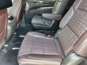 ข้อเสนอสุดพิเศษ! ลดราคาครั้งใหญ่! รถ Cadillac Escalade-V ESV 4WD ปี 2023 พร้อมส่งมอบ - Product Image 3