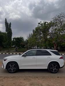 SUV de luxe de taille moyenne d'occasion 2025 GLE 350 4MATIC Edition - Product Image 1