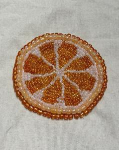 Porte-clés brodé à la main avec des perles de graines de piment vert triple Martini, bijoux faits à la main, porte-clés en métal doré, breloque pour sac à main, personnalisé - Product Image 2