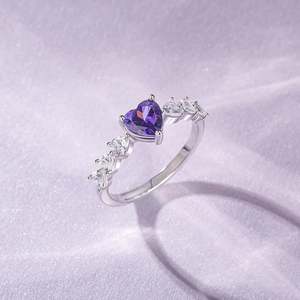 Anillo de Promesa Personalizado Jeulia con Corazón - Plata de Ley con Zirconia de Piedra Natal, Bañado en Rodio, Regalo Geométrico - Product Image 5