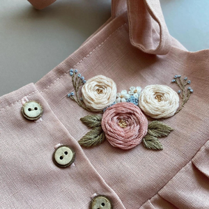 Robe brodée à la main en lin doux pour bébé fille Style décontracté pour le premier anniversaire des tout-petits OEM Made in Vietnam - Product Image 3