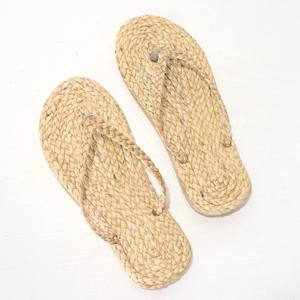 Prix du fabricant de tongs en jacinthe d'eau, tongs en fibre naturelle, vente en gros de sandales à glissière - Product Image 1