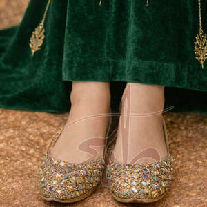 Calzado de Moda Personalizable al Por Mayor a Precio Económico para Mujer, Khussa de la Mejor Calidad, Suela Antideslizante, Parte Superior de Gamuza y Terciopelo - Product Image 5