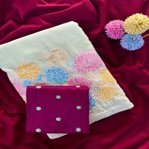 Sari de Chifón de Vidrio Puro VASTRA COTTAGE con Panel Floral Bordado en Toda la Superficie con Blusa de Contraste para Fiestas - Product Image 3