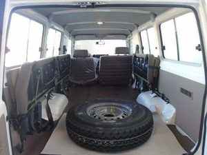 Sièges en cuir d'occasion 4x4 AWD pour Hardtop 4.5L Cinq places Conduite à gauche Sièges en cuir Pneus R18 Berline Euro IV - Product Image 4