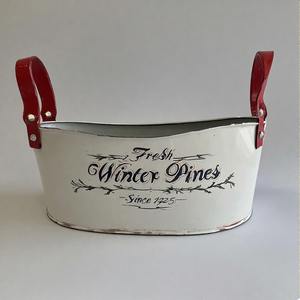 Maceta navideña Holly Jingle con acabado de metal rústico, perfecta para mostrar piñas de hoja perenne y detalles de jardín de vacaciones - Product Image 4