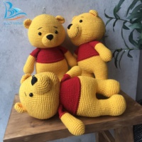 Divers modèles et couleurs Amigurumi Crochet jouets ours en peluche avec dessus rouge sans danger pour enfant