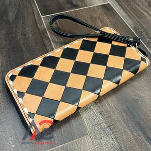 Cartera de mano de cuero genuino OEM/ODM personalizada para mujer, Cartera de mano de gran capacidad con patrón a cuadros, tarjetero - Product Image 1