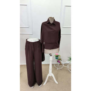 Conjunto de Dos Piezas para Mujer de Jane: Blusa Elegante de Manga Larga con Detalle de Chal y Pantalones de Corte Clásico para Ocasiones Formales y con Estilo - Product Image 3