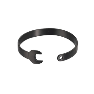 กำไลข้อมือสแตนเลส316L สีทึบสไตล์โมเดิร์นแบบเรียบง่ายกำไลข้อมือสำหรับผู้ชายที่มีผิวเรียบและทนทานสำหรับสวมใส่ในชีวิตประจำวัน - Product Image 4