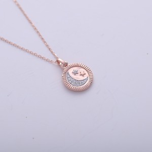 Colgante de Moneda con Forma de Estrella y Luna Celestial con Diamante Cultivado en Laboratorio Certificado por IGI en Oro Amarillo/Blanco y Oro Rosa de 18K, Colgante de Disco Minimalista - Product Image 3
