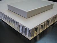 Panneaux sandwich composites en aluminium alvéolé pour l'entreposage frigorifique des poulets
