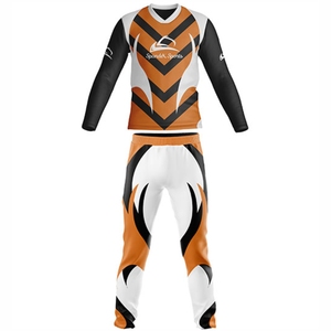 Uniformes de cricket conçus sur mesure durables et grande taille imprimés avec le logo de la marque de l'équipe et du joueur sur commande - Product Image 1