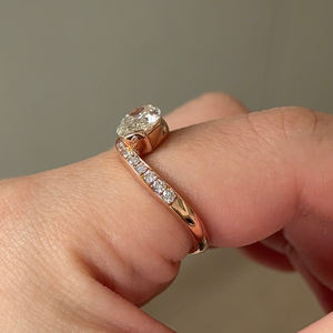 แหวนหมั้นเพชรโมอิส2.2กะรัต925พรีเมี่ยมแหวนเงินสเตอร์ลิงทรงกลมตัดสดใสขายส่งราคาถูกกว่า - Product Image 3