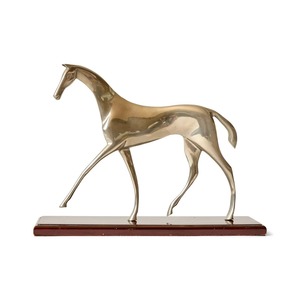 Sculpture métallique de cheval incroyable avec base en bois, décoration étonnante qui ajoute de la profondeur et du caractère aux intérieurs minimalistes par BRUSHSTROKE - Product Image 3