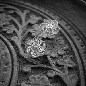 ต่างหูแฟชั่นวงล้อแบบหมุดเกรดสูงส่งตรงจากผู้จำหน่ายอินเดียพร้อมประกายระยิบระยับสินค้าคุณภาพสูง - Product Image 1