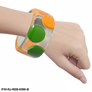 Brazalete Retro Grueso de Resina Transparente con Lunares Naranjas y Verdes, Joyería de Resina Moderna de Mediados de Siglo para Mujer - Product Image 5