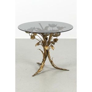 Table basse élégante en aluminium de conception florale avec le dessus en verre approprié aux intérieurs de salon et aux buts décoratifs - Product Image 4