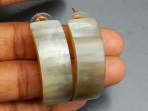 Boucles d'oreilles créoles classiques de style ethnique, faites à la main, écologiques, en corne de buffle, look luxueux et mignon, pour oreilles sensibles, artisanat naturel à prix réduit - Product Image 5