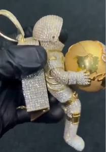 Colgante de Astronauta Personalizado con Efecto Hielo |   Joyería Hip Hop de Moissanita |   Plata de Ley 925 de Lujo con Baño de Rodio |   Joyería para Fiestas CONCEPTION - Product Image 4