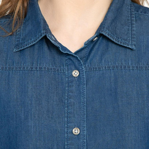 Camisa vaquera para mujer con tela de algodón suave y diseño frontal de botones, perfecta para trajes casuales de uso diario - Product Image 4