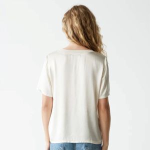 Elegante camiseta transpirable con cuello en V para mujer: mezcla de algodón suave, perfecta para ropa informal, disponible en varios colores y tamaños - Product Image 5